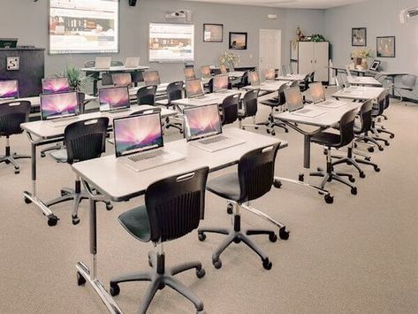 School Computer Lab Design, School Computer Room, Teacher Station, Lab Komputer, Modular Classroom, Computer Lab Design, Computer Lab Decor, School Computer Lab, School Office Decor