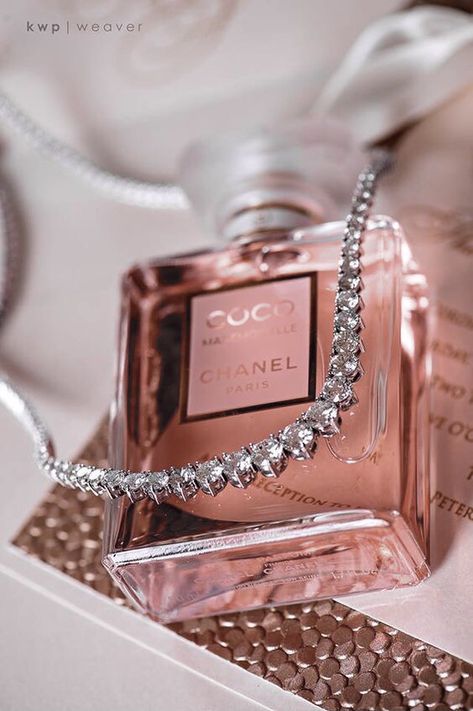 #pink #aesthetic #chanel Coco Chanel Aesthetic, Design Quotes Art, Perfume Chanel, Chanel Aesthetic, Chanel Cosmetics, Fresh Perfume, Parfum Chanel, Perfume Floral, Pink Perfume