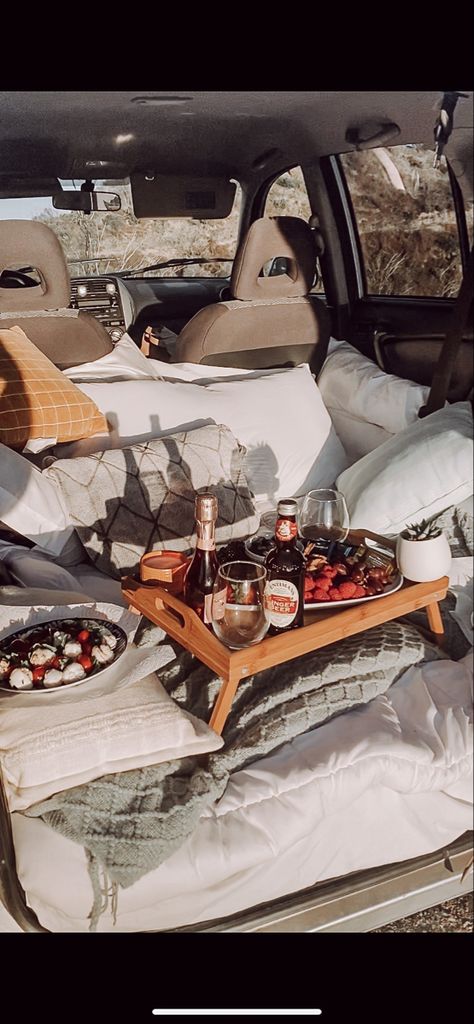 Car date for valentine’s day. Back of car picnic. Picnic In Back Of Truck, Car Camping Aesthetic Couple, Car Boot Picnic Aesthetic, Winter Car Picnic, Trunk Car Date, Picnic In Car Trunk, Trunk Date Ideas, Romantic Car Date Night, Car Trunk Picnic