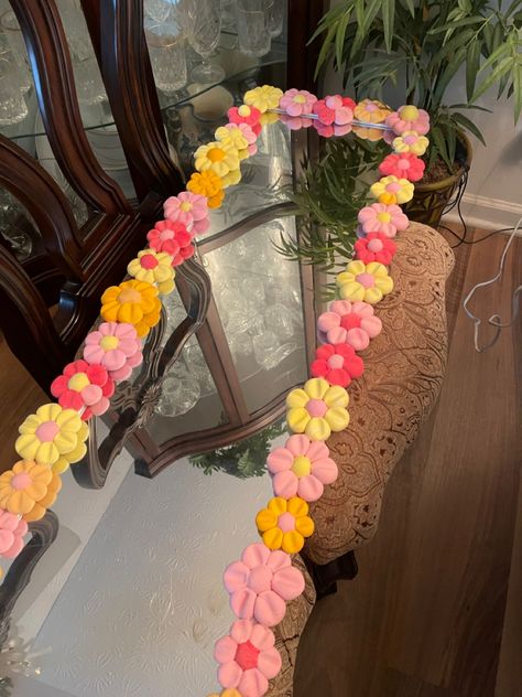 Clay Body Mirror, Air Clay Flower Mirror, Mirror Wall Decor Flower, Cute Mirror Decor, Foam Clay Flower Mirror, Foam Flower Mirror, Foam Clay Mirror, Mirror With Flowers Around It, Mirrors With Flowers