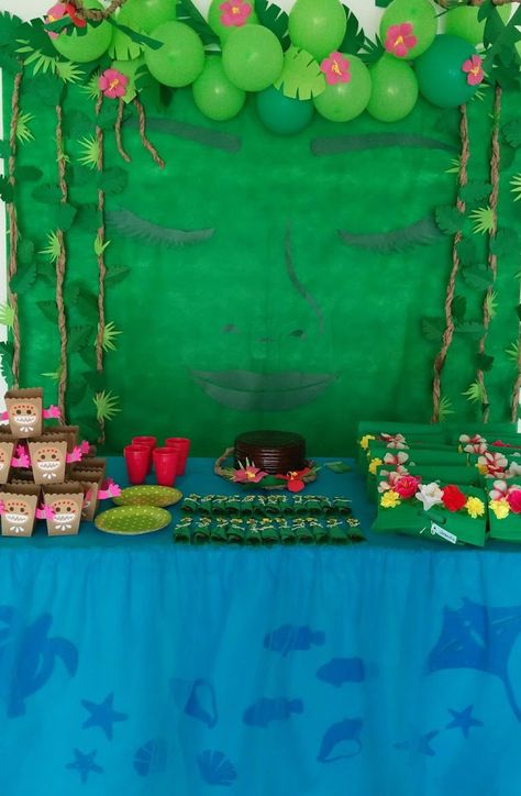 DIY Moana "Returns the heart of Te Fiti" Birthday Party Decoration by partyace on Etsy https://www.etsy.com/listing/510352486/diy-moana-returns-the-heart-of-te-fiti The Heart Of Te Fiti, Moana Birthday Party Theme, Moana Theme Birthday, Heart Of Te Fiti, Festa Moana Baby, Moana Bebe, Te Fiti, Jungle Thema, Moana Theme