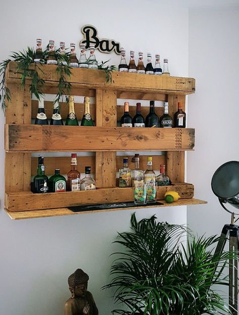 diy palettes apero bar Bar Pallet, Bar En Palette, Home Bar Plans, Home Bar Ideas, Pallet Bar Diy, Bar Shed, Home Bar Rooms, Bar Plans, Colorful Apartment