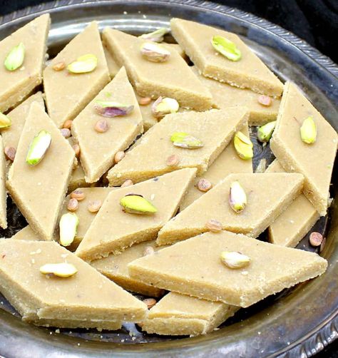 A simple recipe for badam katli, a delicious Indian sweet, made without ghee. You don't have to blanch or blend whole almonds, just use finely blended almond flour. A couple of smart substitutions for ghee infuse this vegan badam katli with gorgeous flavor. Barfi Recipe, Desserts With Few Ingredients, Vegetarian Indian, Gulab Jamun, Indian Sweet, Indian Desserts, Fool Proof Recipes, Indian Sweets, Few Ingredients