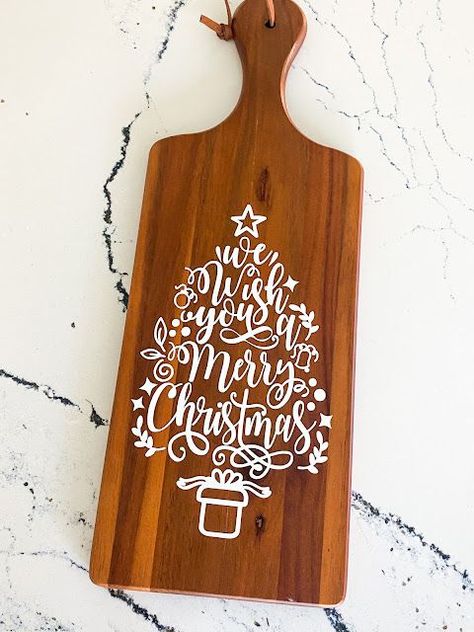 Create personalized laser engraved ornaments that become treasured keepsakes this Christmas season. Explore cute designs that capture the spirit of giving! Christmas Chopping Board Ideas, How To Apply Vinyl To Wood, Vinyl On Wood, Vendor Fair, Cut Crafts, Bread Boards, Maker Ideas, Cricut Christmas Ideas, Stencil Wood