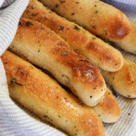 Easy Sourdough Breadsticks - Sarah Jean Melito Blog Sourdough Bread Sticks Recipe, Sourdough Garlic Bread Sticks, Sourdough Discard Bread Sticks, Discard Breadsticks, Sourdough Bread Sticks, Sourdough Discard Breadsticks, Sourdough Breadsticks, Sourdough Ideas, Breadsticks Easy