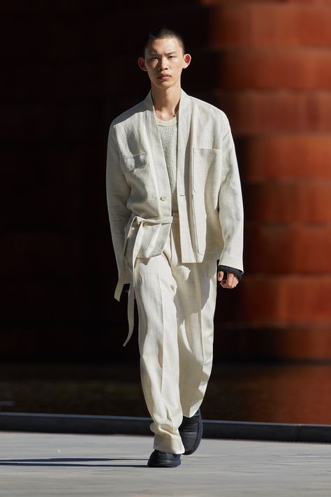 Ermenegildo Zegna Spring 2022 Menswear Collection - Vogue Fashion Male, Men Wear, Male Fashion Trends, Dapper Men, Menswear Fashion Show, Workwear Jacket, 1970s Fashion, Menswear Fashion, Ermenegildo Zegna