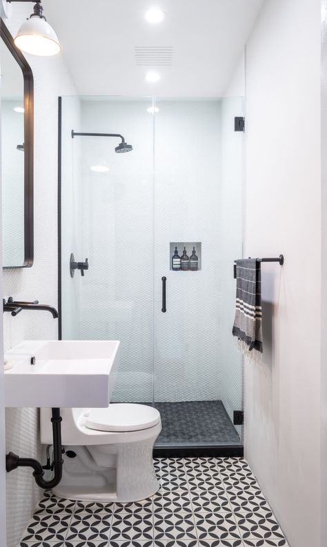 Small Shower Room, Small Bathroom With Shower, Small Bathroom Layout, Bilik Air, Brooklyn Brownstone, Small Bathroom Makeover, Tiny House Bathroom, Tiny Bathrooms, Bathroom Remodel Designs