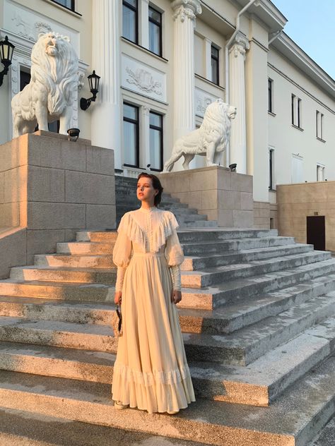 19 Century Dress, Anne With An E Dress, White Victorian Dress, White Dress Aesthetic, 19th Century Dresses, Vibe White, Regency Dresses, 19th Century Dress, Gowns Dresses Elegant