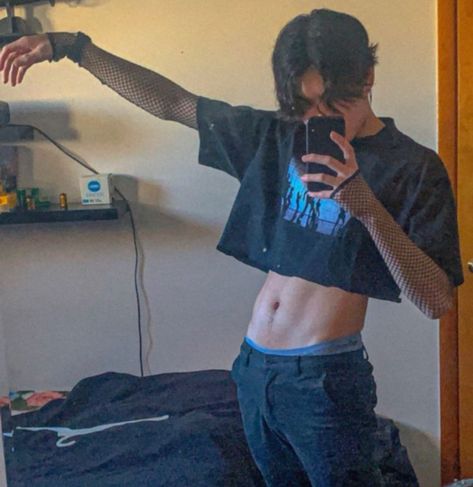 Masculine Men In Crop Tops, Men’s Crop Top Outfit, Man In Crop Top, Men Crop Top Outfit, Guys In Crop Tops, Crop Top Outfits Men, Men In Crop Tops, Boy Crop Top, Crop Tops Men