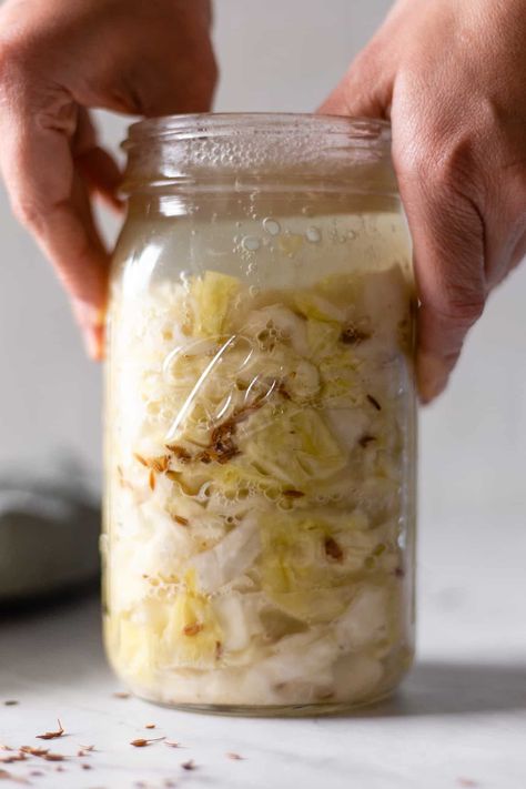 German Sauerkraut Recipe, Cultured Vegetables, Fermented Sauerkraut, Sauerkraut Recipe, Sauerkraut Soup, Fermenting Jars, Homemade Sauerkraut, Fermented Cabbage, Sauerkraut Recipes