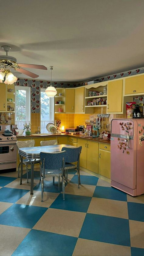 50s House Aesthetic, Family Photos Wall, American House Interior, Healing Room Ideas, Photos Wall Decor, Small Theatre Room, Small Theatre Room Ideas, Theatre Room Ideas, Family Photos Wall Decor