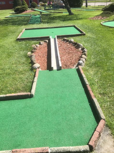 Baehmann's Golf Center — Mini Golf Reviews Mini Golf Course Design, Putt Putt Course, Outdoor Mini Golf, Mini Golf Games, Mini Putt, Putt Putt Golf, Diy Yard Games, Golf Diy, Miniature Golf Course