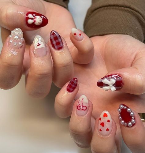 Red Miffy Nails, Gel Nails Short Christmas, Kawaii Fall Nails, Nail Inspo Kawaii, Holiday Nails Almond Shape, Christmas Gel Nails Short, Holiday Nails Almond, Nail Inspo Valentines Day, Dark Green Christmas Nails