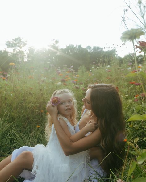 Hot summer nights, mid July 🌸🌼🌻🌷 • • Key words: family photographer, flower fields, galveston photographer, family posing ideas, summer photo inspo, Houston Texas, golden hour photos, Flower Field Family Photos, Family Posing Ideas, Hot Summer Nights Mid July, Summer Nights Mid July, Words Family, Fam Photos, Mid July, Family Flowers, Xmas Photos