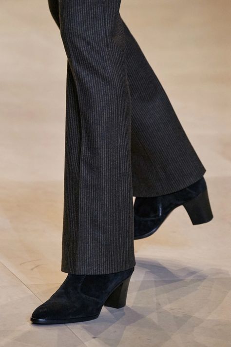 Men In Heels, Hedi Slimane, The Velvet, Mode Inspo, Dark Fashion, Vogue Paris, Well Dressed, Look Fashion, Classy Outfits