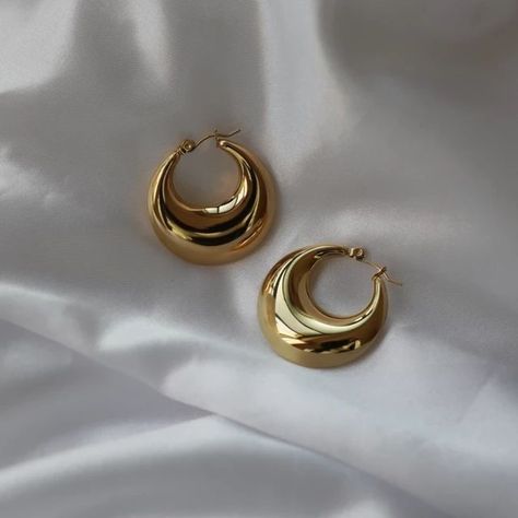 خواتم خطوبة, Preppy Jewelry, Chunky Hoop Earrings, Jewelry Accessories Ideas, Jewelry Essentials, Classy Jewelry, Jewelry Lookbook, Large Hoop Earrings, Girly Jewelry