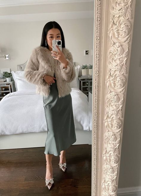 Dinner Outfit Winter Classy, Wedding Guest Jackets, Jacket For Dress, Faux Fur Coats Outfit, Dinner Outfit Winter, Winter Wedding Attire, Wedding Guest Coats, Outdoor Winter Wedding, Fur Coat Outfit