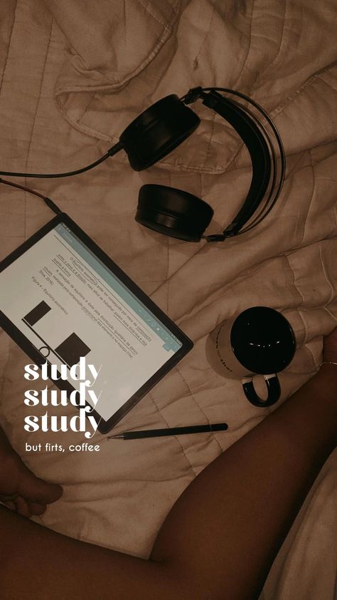 study inspiration to focus and conquer. go get the degree, girl. go romanticize your own life, go be that aesthetic boss bitch woman you dream to be. graphic design. Degree Aesthetic, Study Inspo, Artist Aesthetic, Studying Inspo, You Dream, Study Inspiration, Dreaming Of You, Graphic Design, Pins