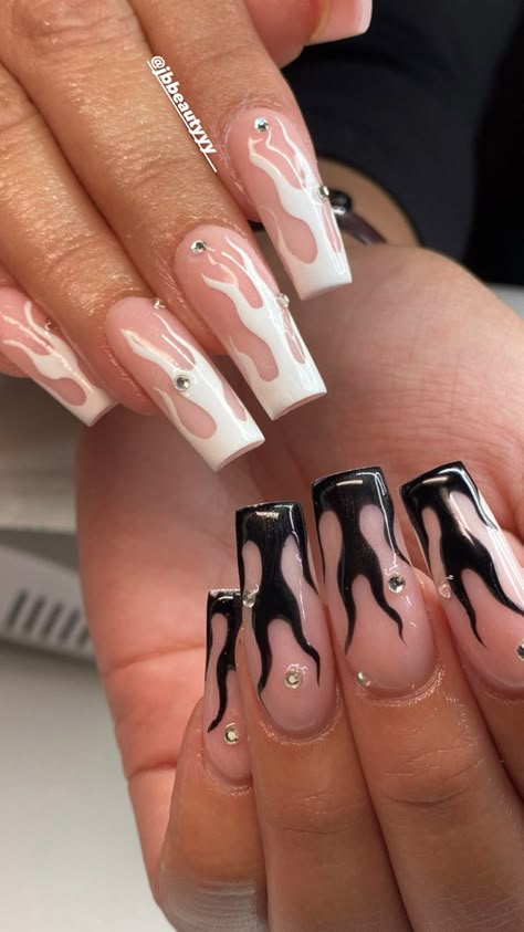 Drips Nail Design, Nail Designs Fire Flames, Black And White Flame Nail Designs, Black And Pink Fire Nails, Easy Flame Nails, Flame Nails Acrylic Almond, Simple Flame Nails, Aires Nail Designs, White And Black Flame Nails