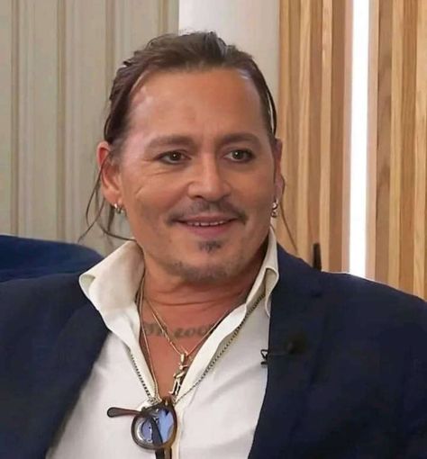 Johnny Depp Girlfriend, Native American Quotes Wisdom, Johnny Depp Funny, Johnny Depp Images, John Depp, Christ Tattoo, Johnny Depp Pictures, Johnny Depp Movies, Johnny D