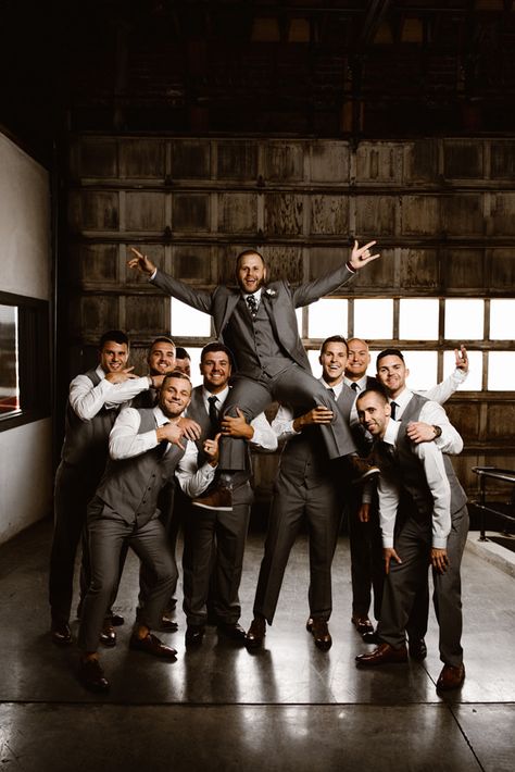 Groomsmen Pics Photo Ideas, Cool Wedding Photos Groomsmen, Groomsman And Groom Pictures, Groomsman Pictures Ideas, Wedding Day Photo Ideas Groomsmen, Best Man Photo Ideas, Groomsmen Funny Photos, Bridal Party Photo Ideas Group Shots, Wedding Photo Inspo Groomsmen