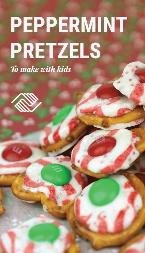 Hersheys Candy Cane Kisses Recipes, Candy Cane Snacks, Peppermint Pretzels, Biscuits Noel, Peppermint Pretzel, Christmas Pretzels, Pretzel Treats, Hershey Candy, Diy Snacks