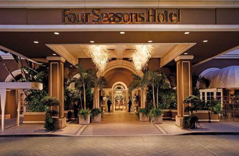 The Five Best 5 Star Hotels in Los Angeles Four Season Hotel, Hotel Los Angeles, Hotel Inspiration, Los Angeles Hotels, Hotel Entrance, Hotel Amenities, Hotel California, Nba Season, The Four Seasons