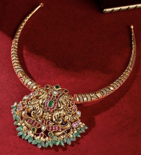 Detachable Kante Necklace, Gold Pendent Designs Indian, Kundan Kante Necklace, Big Gold Pendants Indian, Kante Model Necklace, Kante Indian Jewellery, Gold Kante Designs, Kante Necklace Designs, Kanti Necklace Designs Gold