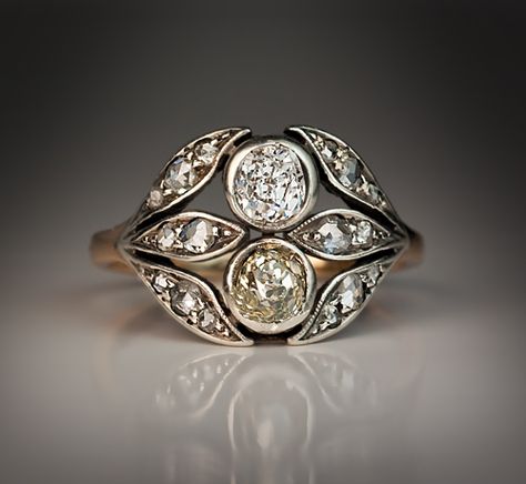 A Belle Epoque Diamond Diadem Ring circa 1890 A stylish silver topped gold ring is vertically set with two old mine cut diamonds: one bright white diamond Diamond Diadem, Vintage Style Wedding Rings, Bijoux Art Nouveau, Vintage Jewellery Rings, Edwardian Jewelry, Deco Jewelry, Art Deco Jewelry, Belle Epoque, Yellow Diamond