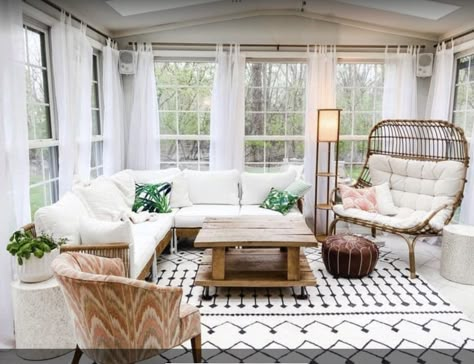 Indoor Sunroom Furniture, Sunroom Layout, Sunroom Seating, Small Sunroom Ideas, Sunroom Inspiration, Indoor Sunroom, Sunroom Makeover, Sunroom Remodel, Sunroom Dining