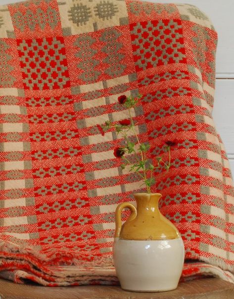 Blanket Weaving, Royal Wall, Design Fabric Textiles, Baroque Wall, Welsh Blanket, Blanket Craft, Blanket Ideas, Tapestry Blanket, Vintage Blanket