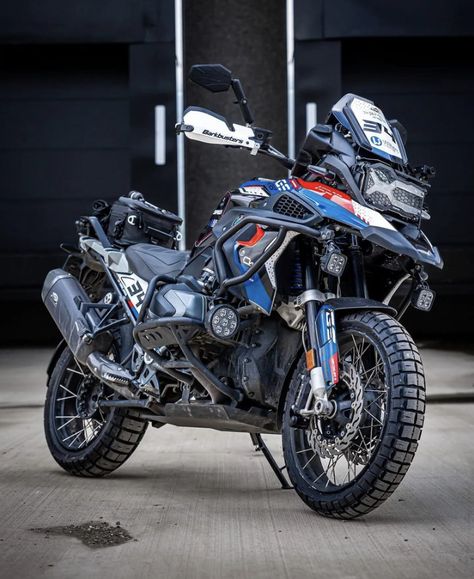 Adventure Motorcycle Camping, Bmw Motorcycle Adventure, Bmw Adventure Bike, Bike Rider Photography, Adventure Bike Motorcycles, Motogp Valentino Rossi, Bmw R 1250 Gs, Custom Bikes Cafe Racers, Bmw Touring