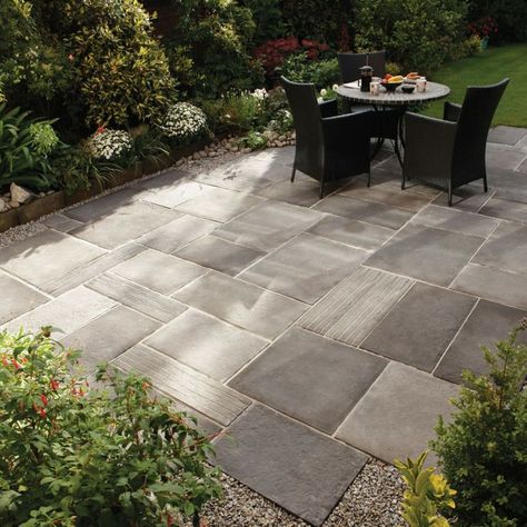 Modern Patio Diy Stone Patio, Large Backyard Landscaping, Terrasse Design, Concrete Patios, Cheap Backyard, Small Patio Garden, Cheap Patio, Outdoor Stone, Budget Patio