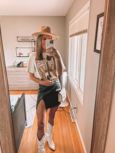 The Dixie Chicks Concert Outfit, Country Concert Tee Outfit, Shiana Twain Concert Outfit, Country Concert Leather Skirt, Shaina Twain Concert Outfit Ideas, Graphic Tee Country Concert Outfit, Causal Concert Outfit, Leather Skirt Country Outfit, Pop Country Concert Outfit