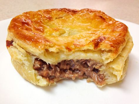 Steak & Cheese Pie Steak Pie Recipe, Beef And Mushroom Pie, Australian Meat Pie, Living Foods, Ale Pie, Steak Pie, Train Pumpkin, Meat Pie Recipe, Beef Pies