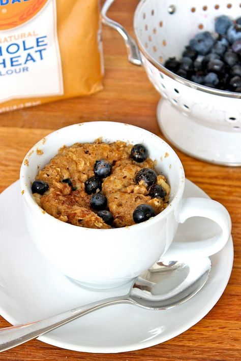 Microwave Blueberry Banana Muffin in a Mug Microwave Muffin, Banana Mug Cake, Super Easy Breakfast, Dessert In A Mug, Muffin In A Mug, Banana Blueberry Muffins, Banana Muffin, Mug Cake Microwave, Nutritional Snacks