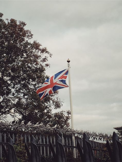 αngεℓιc αεsтнεтιcs England Aesthetic Flag, England Flag Aesthetic, Britain 2000s, British 2000s Aesthetic, British Flag Aesthetic, 2000s British Aesthetic, Uk Flag Aesthetic, British Girl Aesthetic, James Maguire