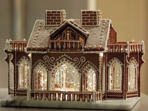 Pepperkakehus Ideas, Amazing Gingerbread Houses, Gingerbread Victorian House, Gingerbread House Inspo, Easy Gingerbread House, Winter Torte, Homemade Gingerbread House, Gingerbread House Patterns, Gingerbread House Template