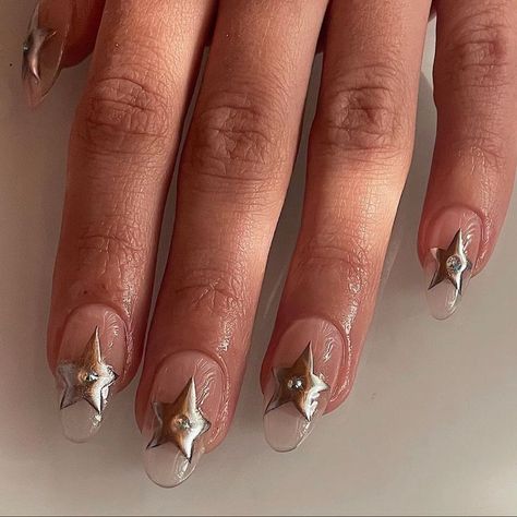 Nails With Silver Stars, Chrome Star, Nails With Silver, Summer Date Night Outfit, Y2k Beach, Fashion Bella, Super Cute Nails, Im So Excited, Pretty Gel Nails