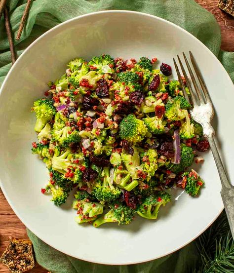 This delicious vegan broccoli salad combines fresh broccoli, cranberries, sunflower seeds, and vegan bacon bits in a creamy cashew dressing. Raw Broccoli Salad Recipes, Broccolini Recipes, Vegan Broccoli Salad, 2024 Holidays, Cashew Dressing, Broccolini Recipe, Vegan Bacon Bits, Healthy Broccoli Salad, Vegan Recepies