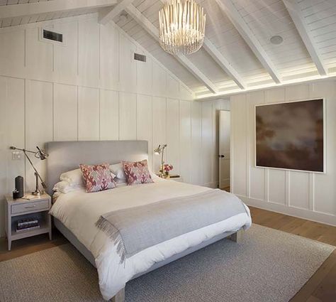 Bright and airy modern farmhouse style in Menlo Park, California Modern Farmhouse Bedroom Decor, Vaulted Ceiling Bedroom, Farmhouse Bedroom Decor Ideas, Modern Farmhouse Bedroom, Transitional Bedroom, Bedroom Accent, Accent Wall Bedroom, Bedroom Decor Design, Bedroom Ceiling