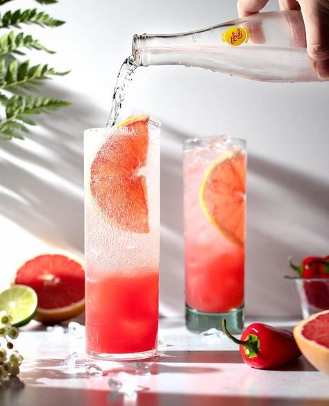 Bubbly Mocktail, Grapefruit Mocktail, Spicy Paloma, Classy Drinks, Cocktail Inspiration, Grapefruit Soda, Mocktail Recipes, Cocktail Photography, Non Alcoholic Cocktails