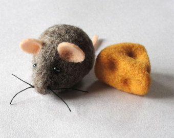 Free Tutorial! Needle Felted Mouse with Pumpkin House! – Felting Needle Felting Easy, Conner Prairie, Felted Pumpkins, Mouse And Cheese, Needle Felted Mice, Felted Rabbit, Felt Mice, Felted Mice, Needle Felted Mouse