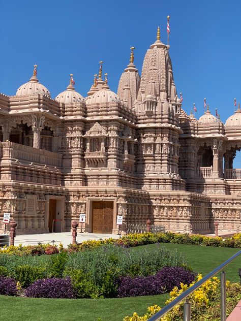 Chino Hills California, Mansions Interior, History Student, Temple Design For Home, Chino Hills, Temple Design, Ancient India, Hindu Temple, Barcelona Cathedral