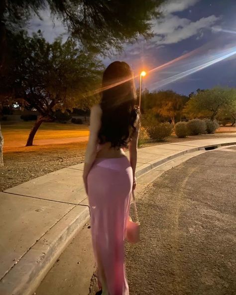 Baddie Instagram Pictures, Latina Baddie Aesthetic, Pink Outfits Aesthetic, Latina Pics, Baddie Instagram, Bff Matching Outfits, Summer Picture Poses, Latina Fashion Outfits, Easy Trendy Outfits