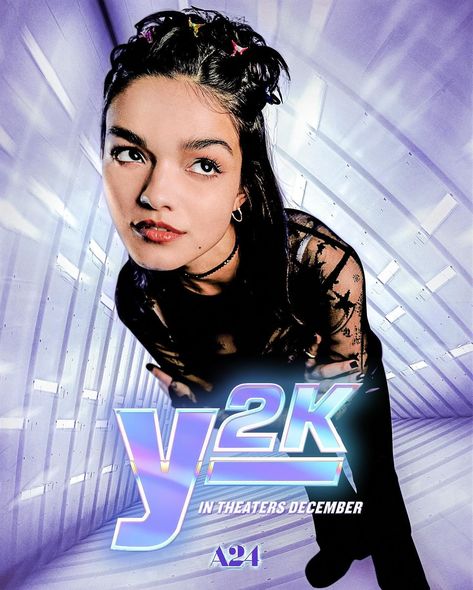 posters have dropped for @y2kmovie 🦋 it’s verrrrrry much giving *nsync music video slay, the trailer is campy and glitchy with that classic underlying freakiness and surrealism that a24 is so good at — y2k is either gonna be a bit of fun or… kinda cringey, but sat for it either way 🤝 (screenshot at the end of a24’s comment section for a laff 🤪) . . . . #a24 #rachelzegler #thekidlaroi #y2k #y2kfashion #y2kaesthetic #y2kstyle #y2koutfits #kidlaroi #tatemcrae #rachelzegleredit #a24films #letterboxd Kyle Mooney, Fred Durst, Jaeden Martell, Justin Long, Horror Comedy, Y2k Posters, Rachel Zegler, Film Horror, Horror Monsters