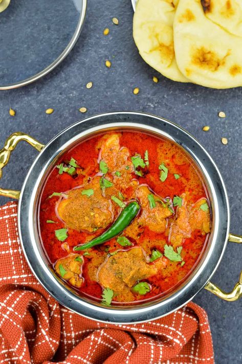 Nonveg Recipes, Chicken Curry Recipe Easy, Curry Recipes Easy, Maharashtrian Recipes, Leg Quarters, Chicken Leg Quarters, Indian Chicken Recipes, Indian Curries, Chicken Curry Recipe