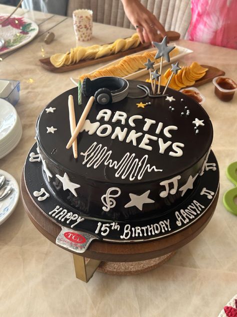 Arctic Monkeys 😋 Arctic Monkeys Birthday Party, Arctic Monkeys Cake, Music Birthday Cake, Monkey Birthday Cakes, Alex Turner Arctic Monkeys, Arctic Monkeys Lyrics, Monkey Birthday Parties, Music Cake, Birthday Music