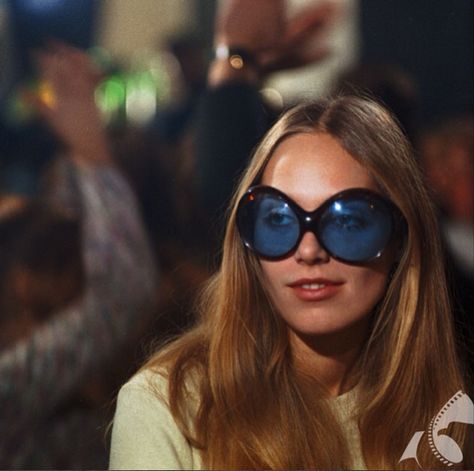 Malgorzata Braunek in " hunting flies " Andrzej Wajda 1969 70s Sunglasses, Big Glasses, Big Sunglasses, I'm With The Band, Alexa Chung, 60s Fashion, 70s Fashion, Fashion Killa, No. 2