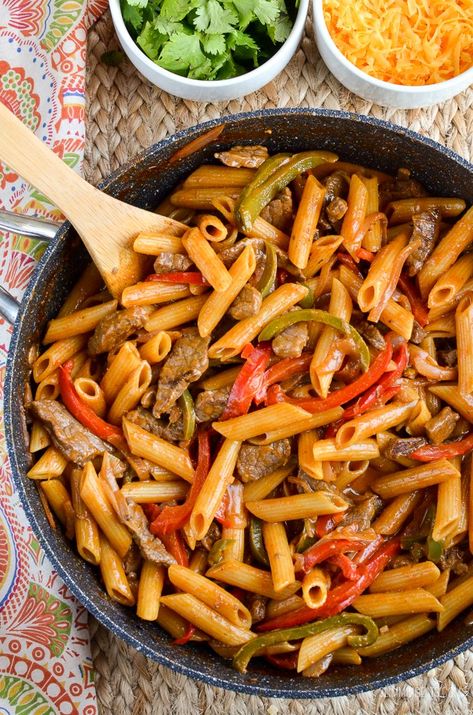 Beef Fajita Pasta, Fajita Pasta, Salad Appetizer Cups, Chicken Fajita Pasta, Steak Pasta, Beef Fajitas, Beef Strips, Eat Beef, Beef Pasta